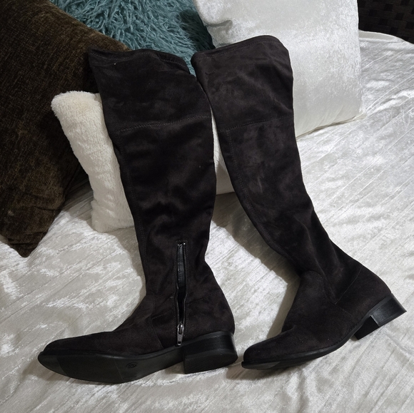 Elegant Dark Gray Faux Suede Knee-High Boots Size 8 EUC - Picture 3 of 7